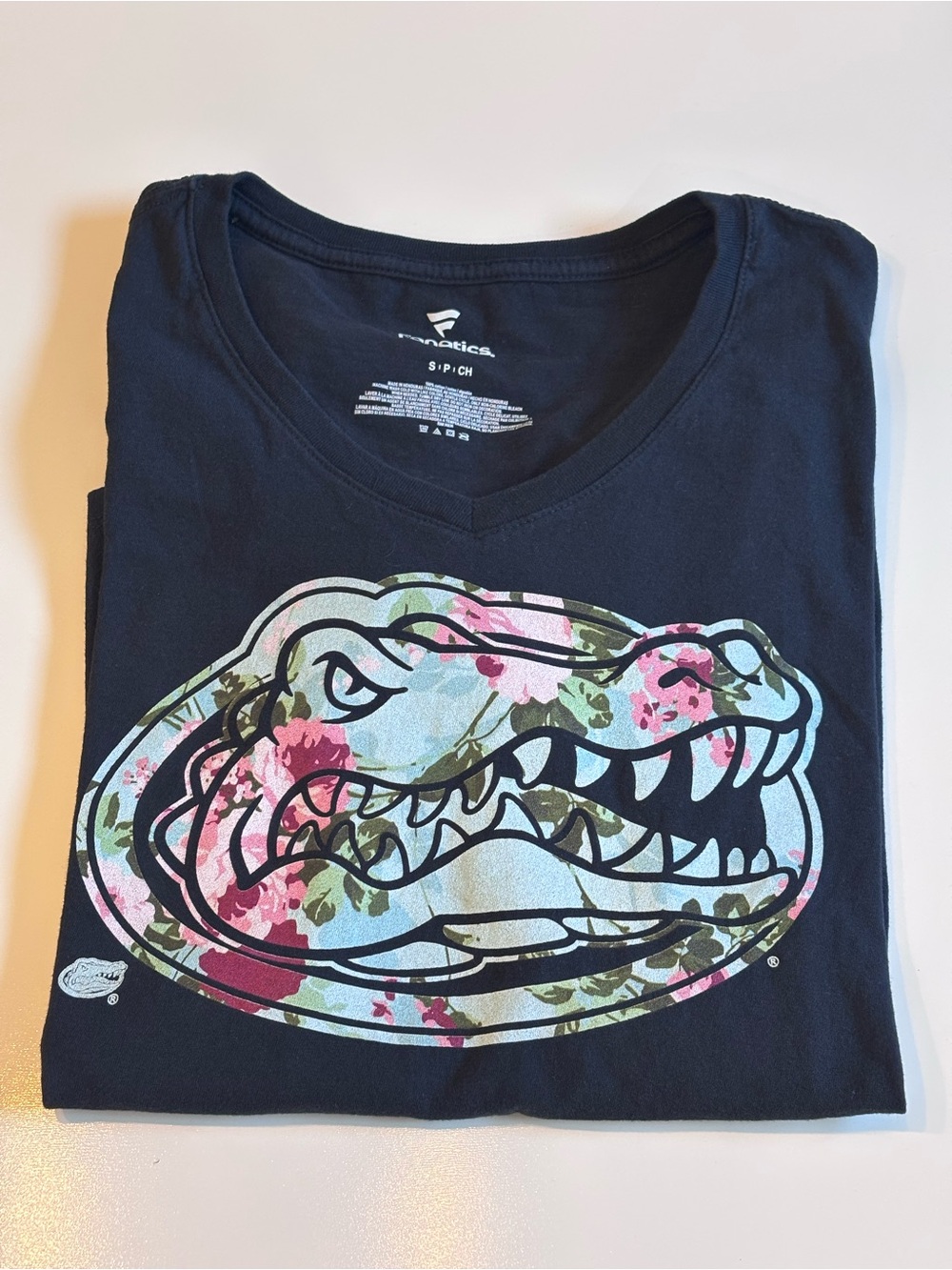 Fanatics Florida Gators Women’s Long Sleeve Black V Neck T shirt, Size Small